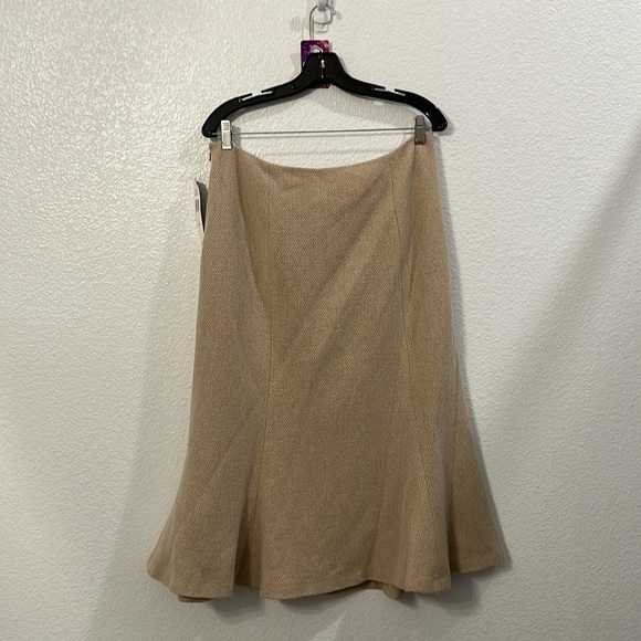 6️⃣Lauren Ralph Lauren Blazer with Skirt - Picture 10 of 12